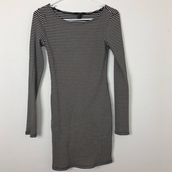 Forever 21 Dresses & Skirts - ✨NWT Forever 21 Long Sleeve Dress✨